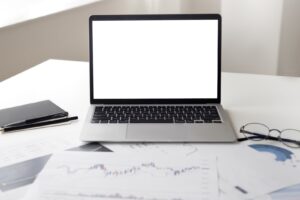 Jak rozwijać strategię influencer marketingową w branży modowej
